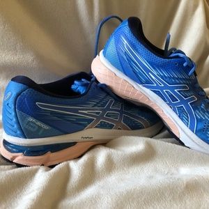 Women’s Asics GT-2000 8 Size 9.5 Blue-Coast-White.